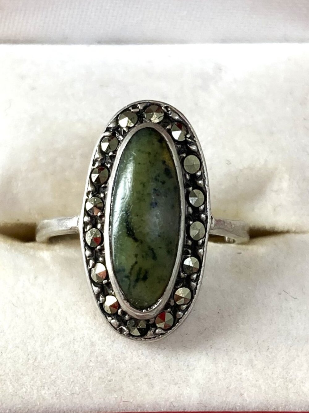 Fabulous signed connemara marble & marcasite ring set in sterling silver